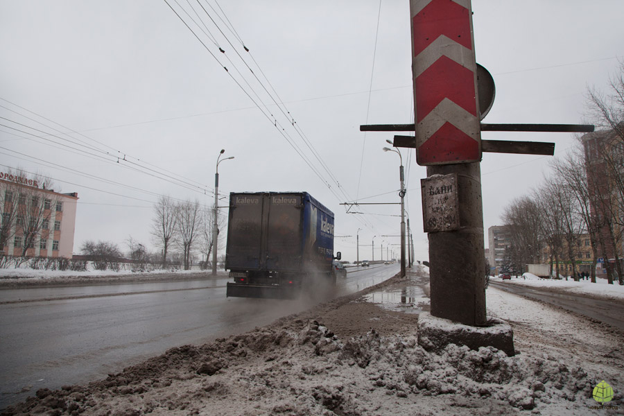 Заслуженный строитель России: "Кто-нибудь в областном центре задумывается, куда уходит грязь с дорог и тротуаров по ливневой канализации?" 