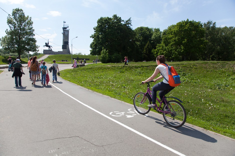 Новая велодорожка у монумента Победы