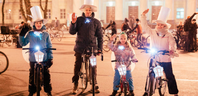 Великий Новгород отметил «Час Земли» отключением подсветки зданий и велозаездом